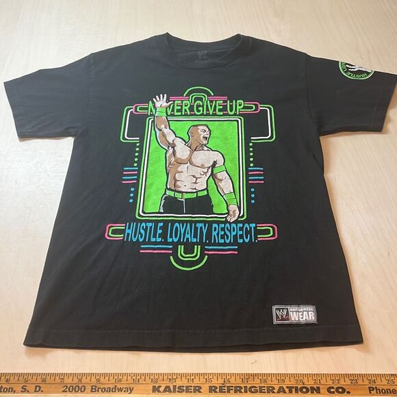 2013 WWE John Cena‎ Never Give Up Hustle T-Shirt Medium Black  Loyalty Respect - Picture 1 of 6